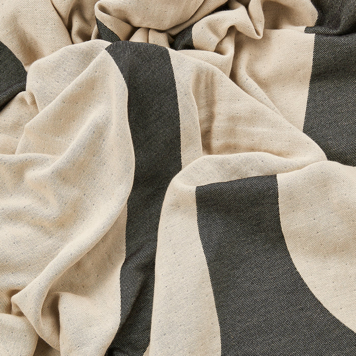 by fonQ Flora Plaid 130 x 200 cm - Zwart