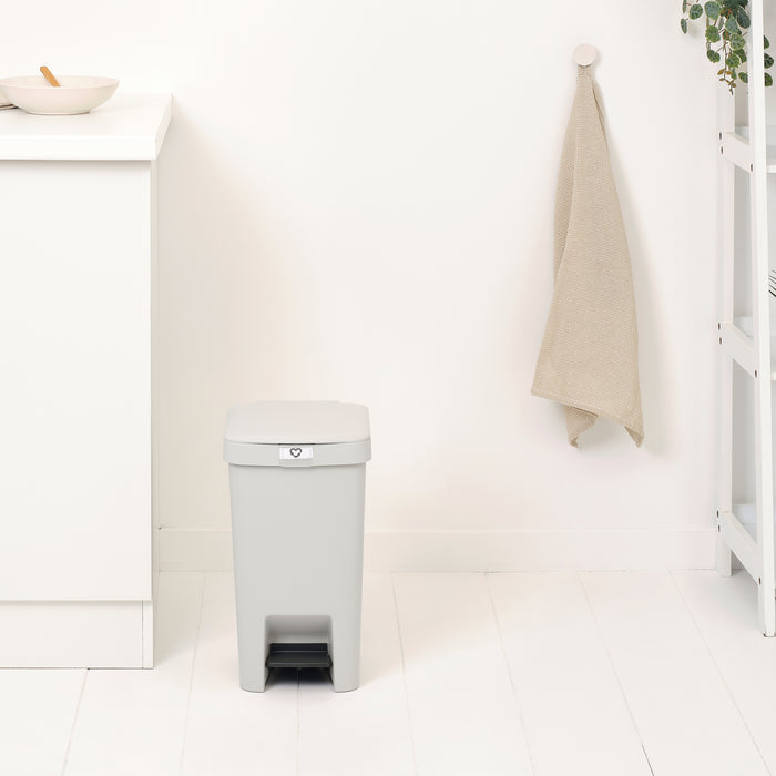 Brabantia StepUp Pedaalemmer - 16 L - Light Grey