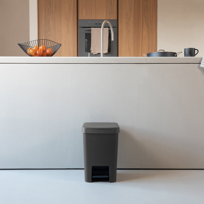 Brabantia StepUp Pedaalemmer - 25 L - Dark Grey