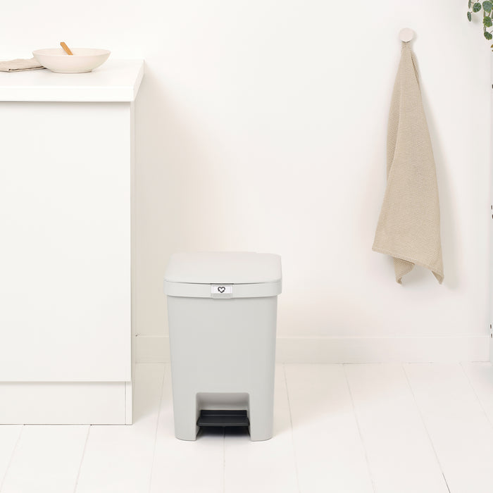 Brabantia StepUp Pedaalemmer - 25 L - Light Grey