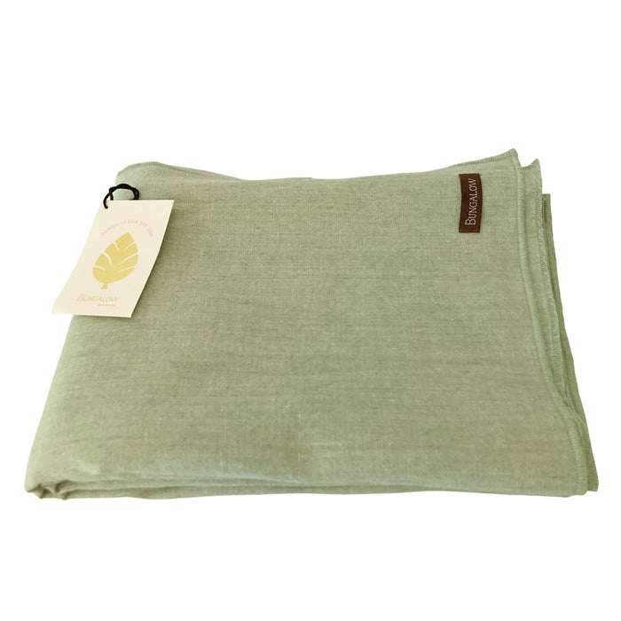 Bungalow tafelkleed Mirra saliegroen katoen-linnenmix 150 x 260 cm