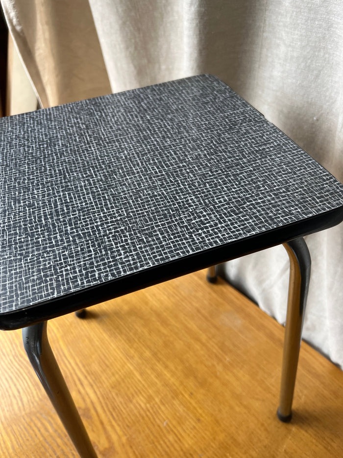 Reliving Speciaal Vintage Formica Krukje