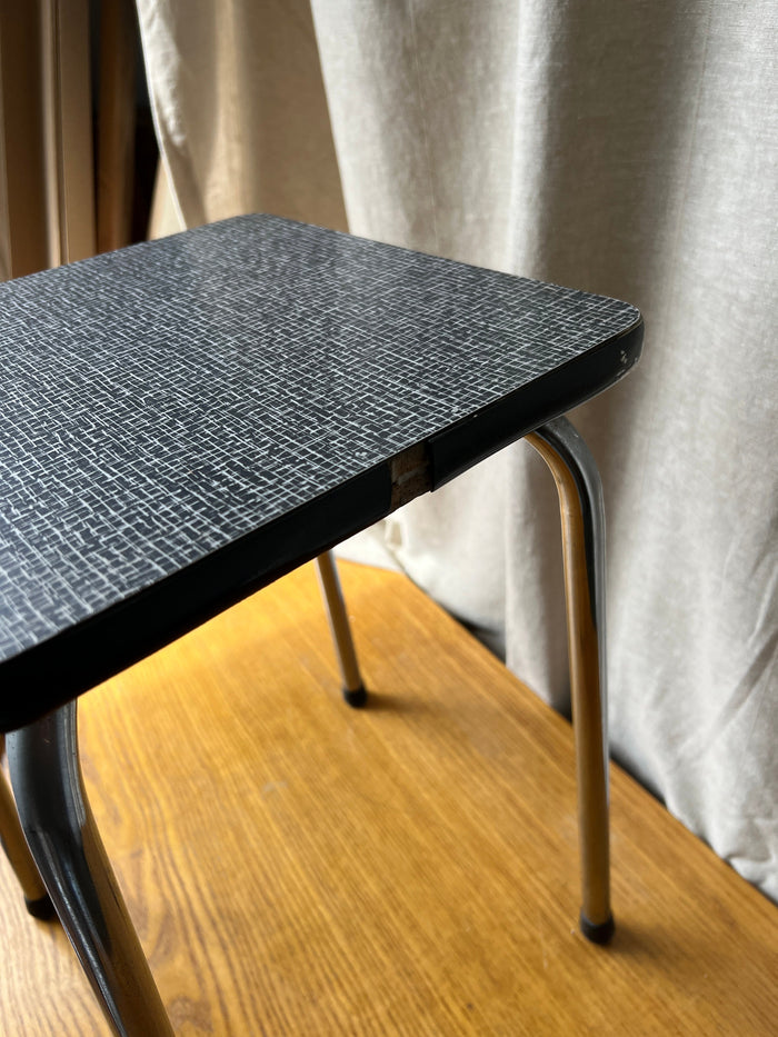 Reliving Speciaal Vintage Formica Krukje