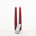 Anna Collection LED swirl dinerkaarsen - 2x st - bordeaux rood - 23 cm