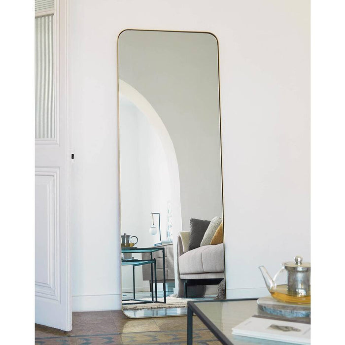 Kave Home - Wandspiegel Marco van goudkleurig metaal 55 x 150,5 cm