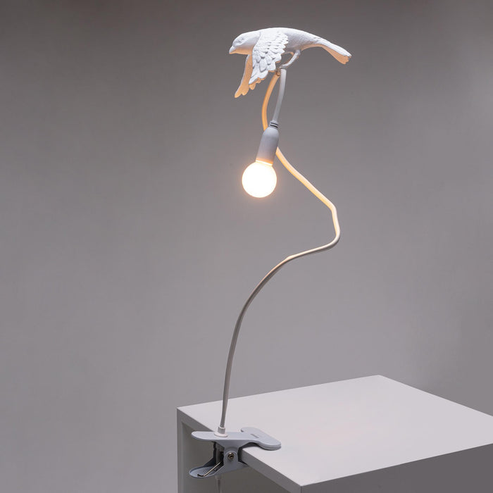 Sparrow Taking Off klemlamp