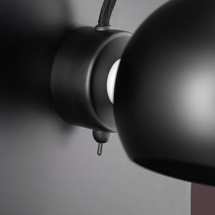 Frandsen Ball wandlamp met usb-poort mat wit