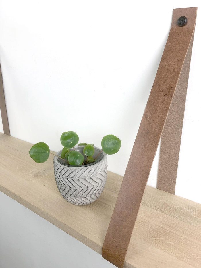 Woodbrothers Eiken 18mm wandplank recht 110x20cm + leren riem cognac