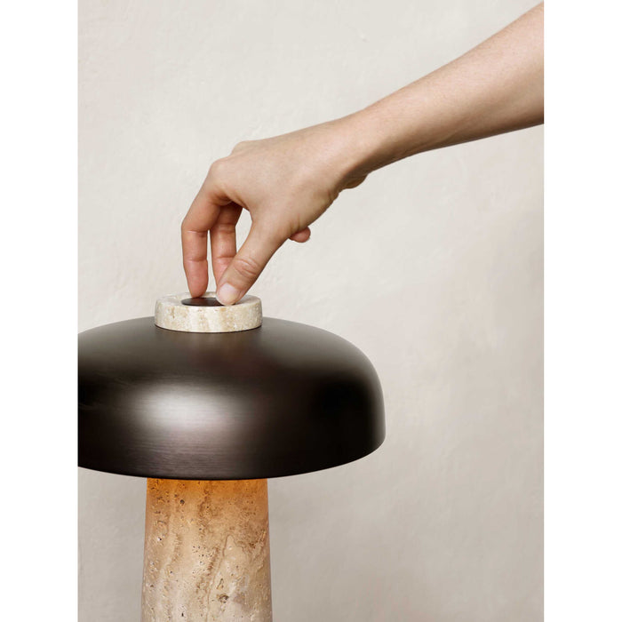 Audo Copenhagen Reverse tafellamp LED travertine|brons