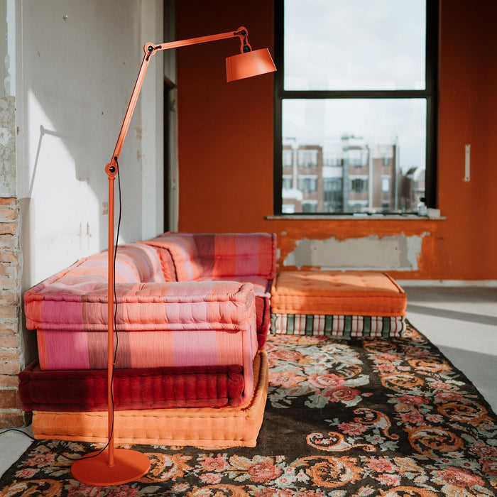 Bolt 2 Arm Long vloerlamp Striking Orange