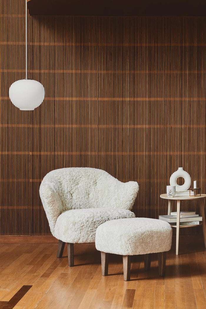 Audo Copenhagen Ingeborg voetenbank donker eiken Sheepskin Honey