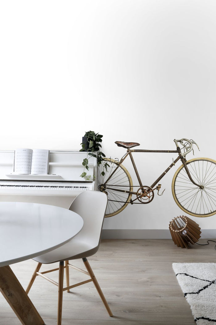 ESTAhome fotobehang oude fiets wit, bruin en beige - 232,5 cm x 2,79 m