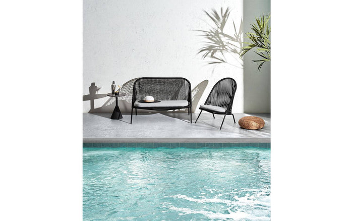 Kave Home - Delano zwart terrazzo bijzettafeltje met zwart stalen