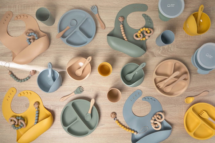 Kave Home - Bekers Epiphany set van 2 van siliconen in mosterdgeel