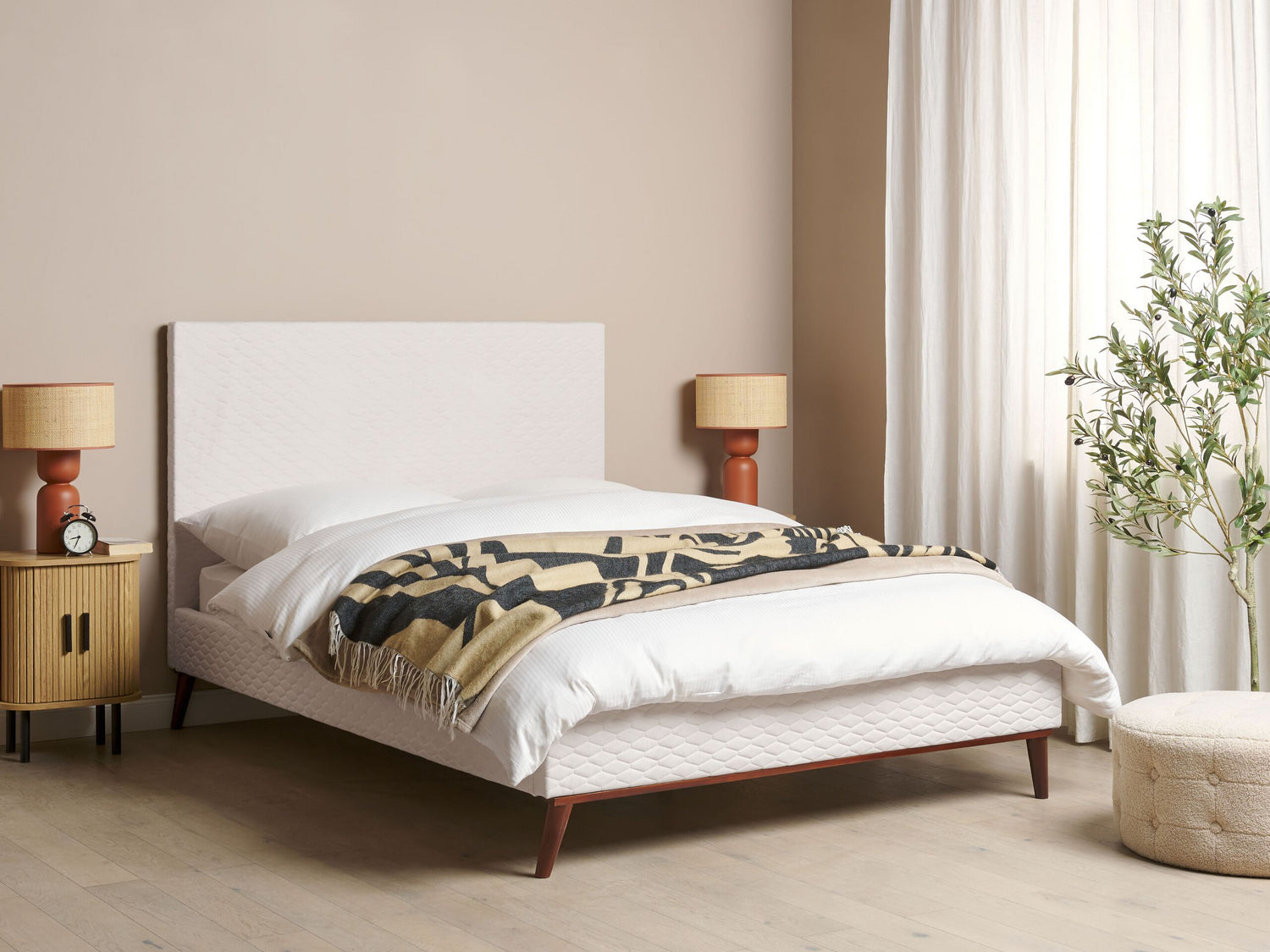Beliani-BAYONNE-Tweepersoonsbed-Gebroken wit-140 x 200 cm-Fluweel