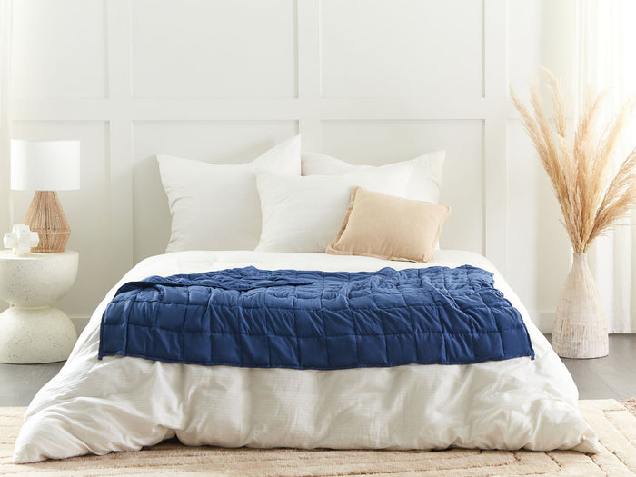 Beliani-NEREID-Verzwaringsdeken-Marineblauw-120 x 180 cm-Polyester