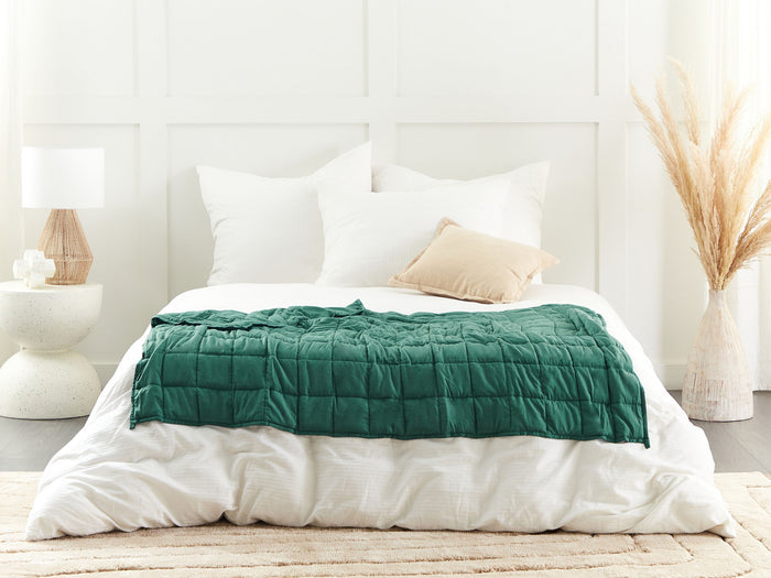 Beliani - NEREID - Verzwaringsdeken - Groen - 100 x 150 cm - Polyester