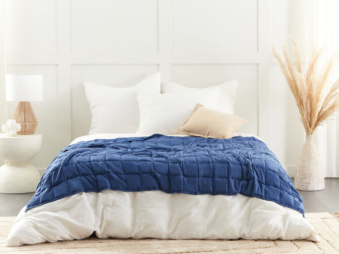 Beliani-NEREID-Verzwaringsdeken-Marineblauw-135 x 200 cm-Polyester