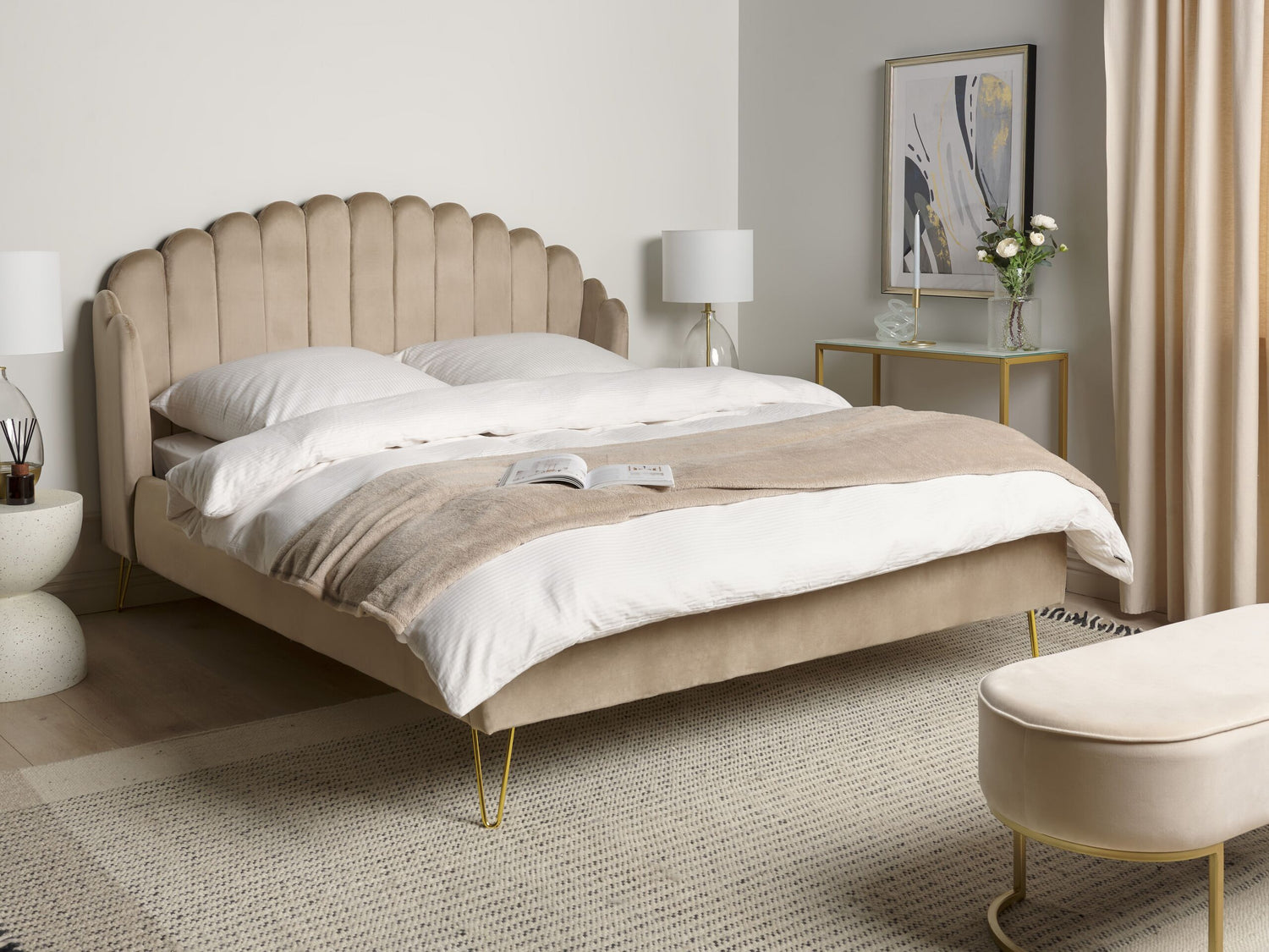 Beliani - AMBILLOU - Tweepersoonsbed - Taupe - 160 x 200 cm - Fluweel