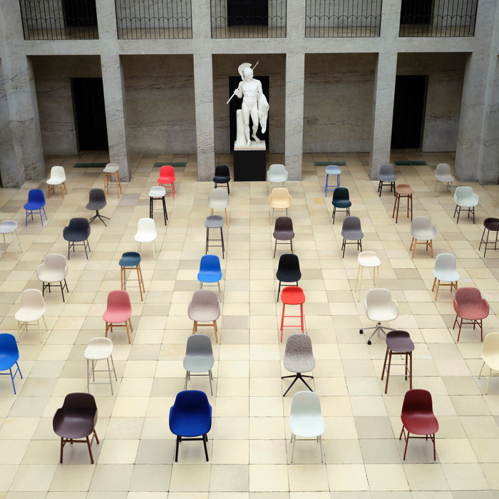 Normann Copenhagen Form Stoel met Armleuning - Eiken - Lichtgrijs