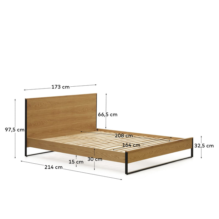 Kave Home - Bed Taiana van eikenfineer en stalen poten met zwart