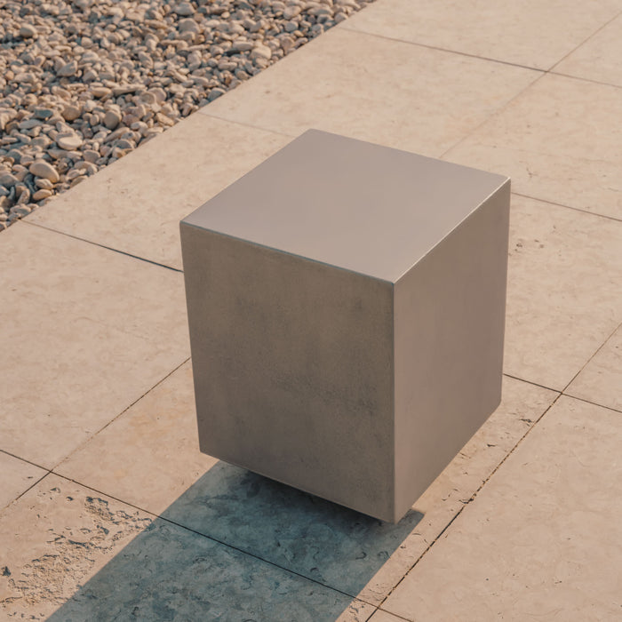 Kave Home - Rustella salontafel in cement 35 x 35 cm