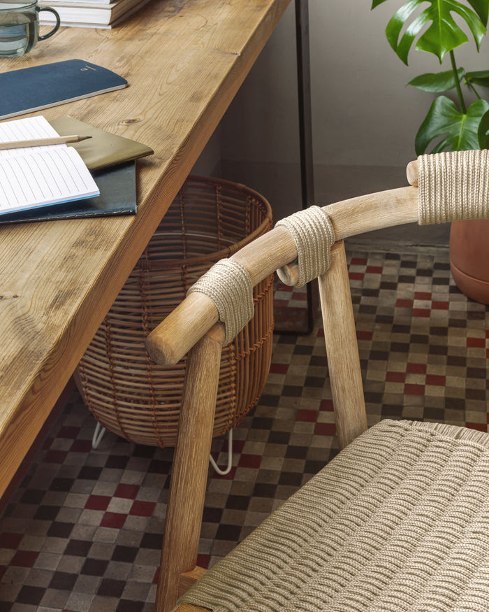 Kave Home - Majela stoel in massief eucalyptus met eiken afwerking en