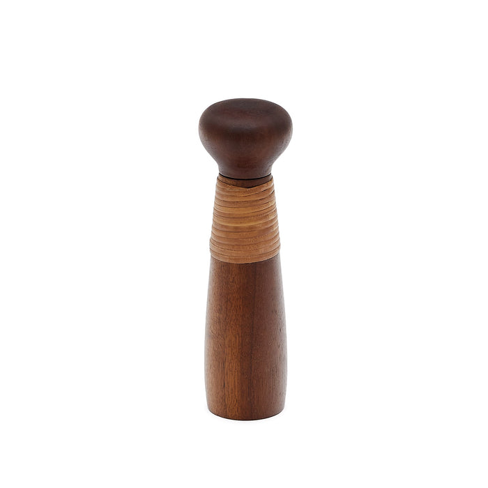 Kave Home - Pepermolen Sardis van FSC 100% acaciahout en rotan 22,9 cm