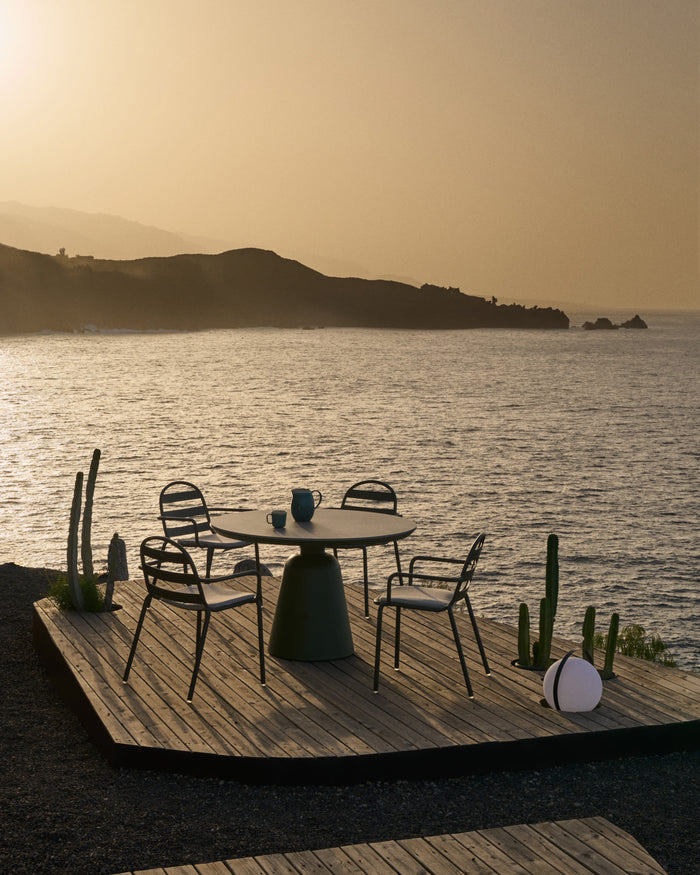 Kave Home - Tuintafel Tudons van aluminium met een groen tafelblad van
