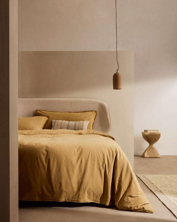 Kave Home - Octavia-bed in essen multiplex met wit gestoffeerd