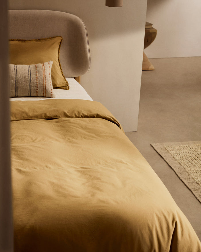 Kave Home - Octavia-bed in essen multiplex met wit gestoffeerd