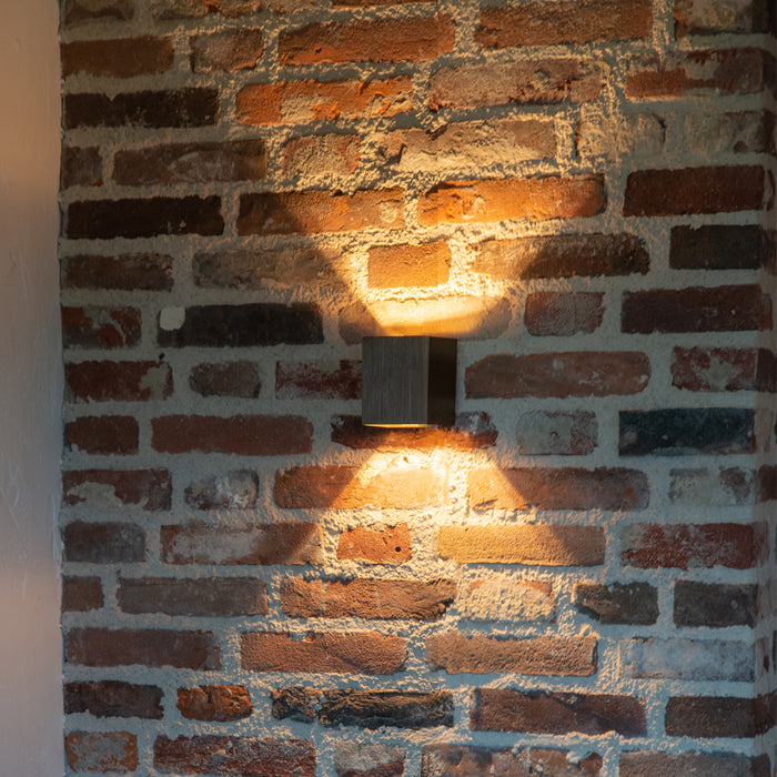 QAZQA Moderne wandlamp donkerbrons vierkant - Sola