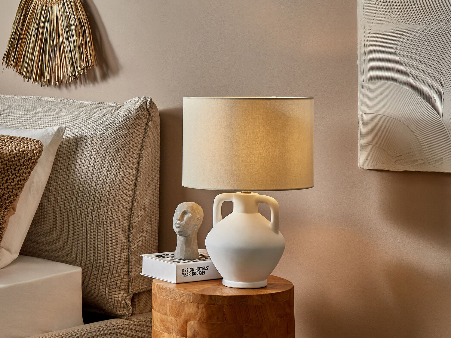 Beliani - LABRADA - Tafellamp - Wit - Keramiek