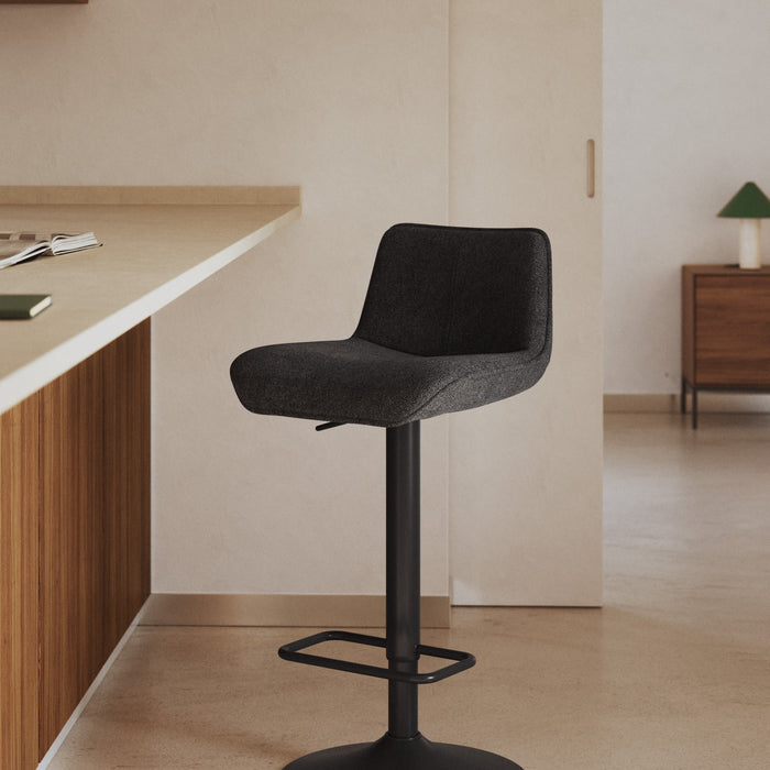 Kave Home - Zenda-kruk in zwart chenille en staal in matzwart