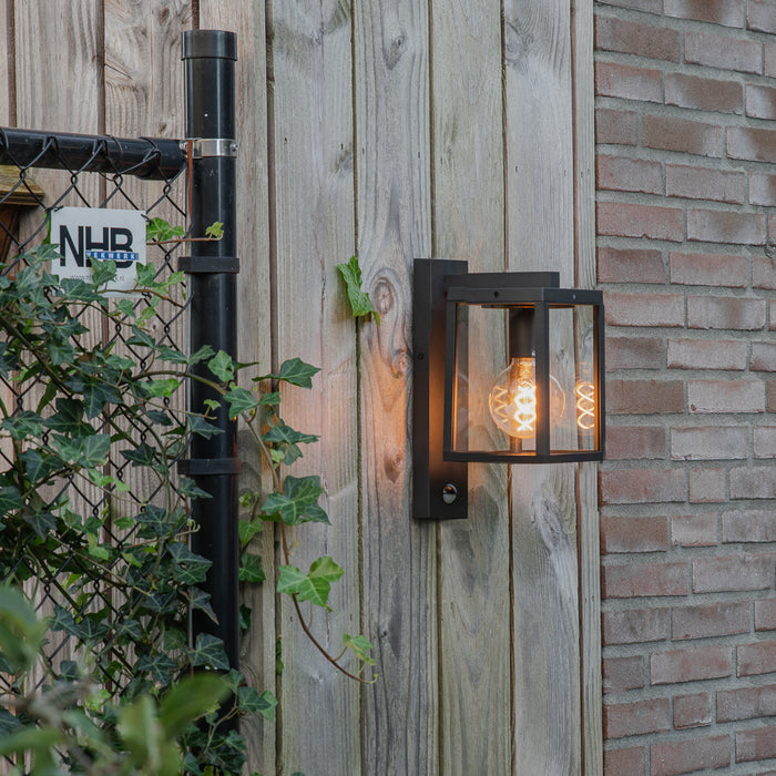 QAZQA Buiten wandlantaarn zwart met bewegingssensor IP44 - Charlois