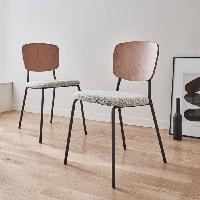 sweeek - Bouclé zitting en houten rugleuning stoel, set van 2