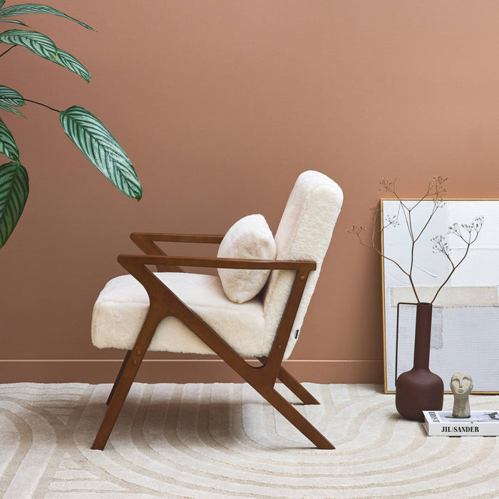 sweeek - Scandinavische fauteuil in walnoot gebeitst heveahout,