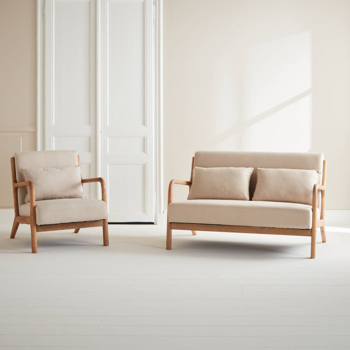 sweeek - 2-zitsbank + beige stoffen en houten fauteuil