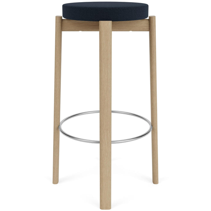 Audo Copenhagen Passage barkruk H76 naturel eiken Vidar Dark Blue