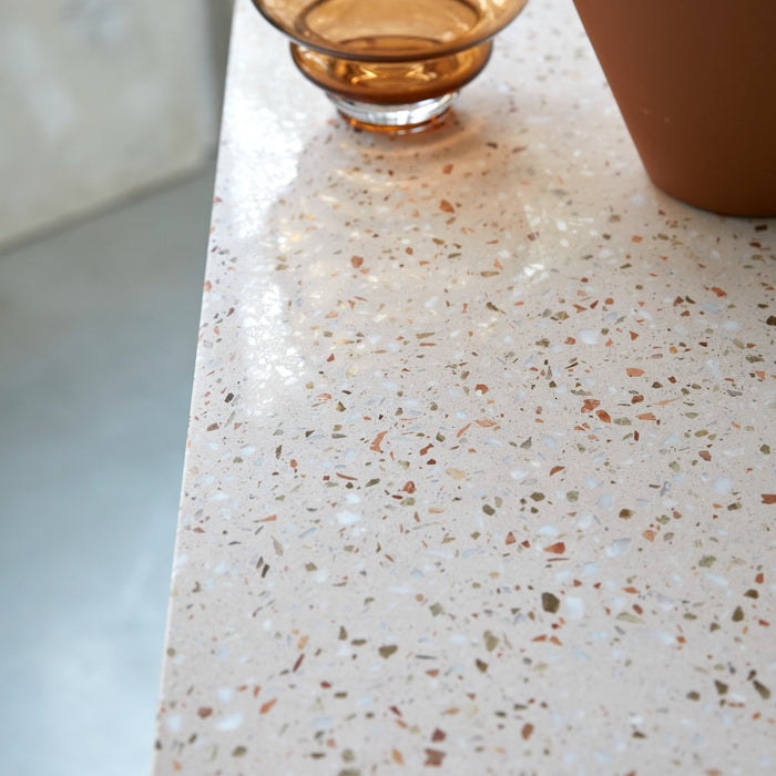 Tikamoon - Miho - Teak en premium terrazzo Pink bijzettafel