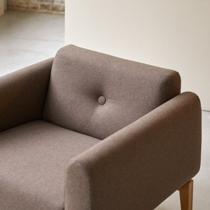 Tikamoon - Bjorn - Fauteuil van massief eiken met bruine stof