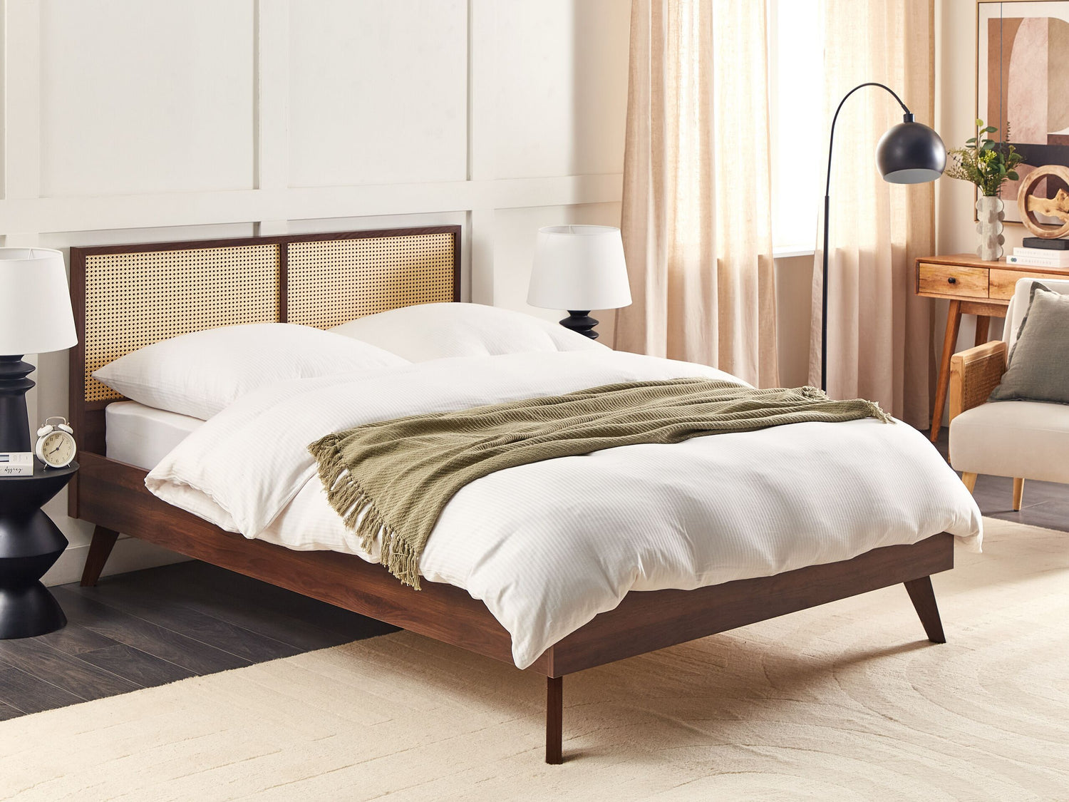 Beliani-MONPAZIER -Tweepersoonsbed-Donkerhout-140 x 200 cm-Rotan
