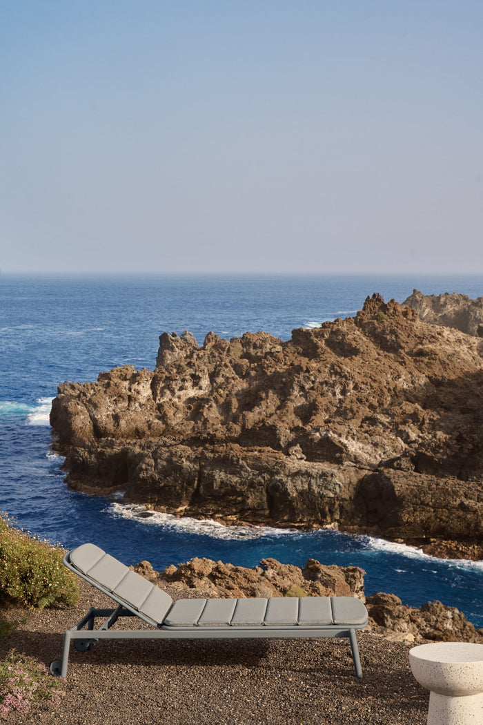 Kave Home - Ligstoel voor buiten Marcona van aluminium met een wit