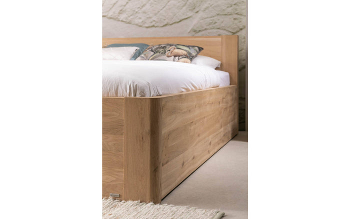 Goossens Bedframe Bibi - 140 x 200 - Eiken naturel - Hout