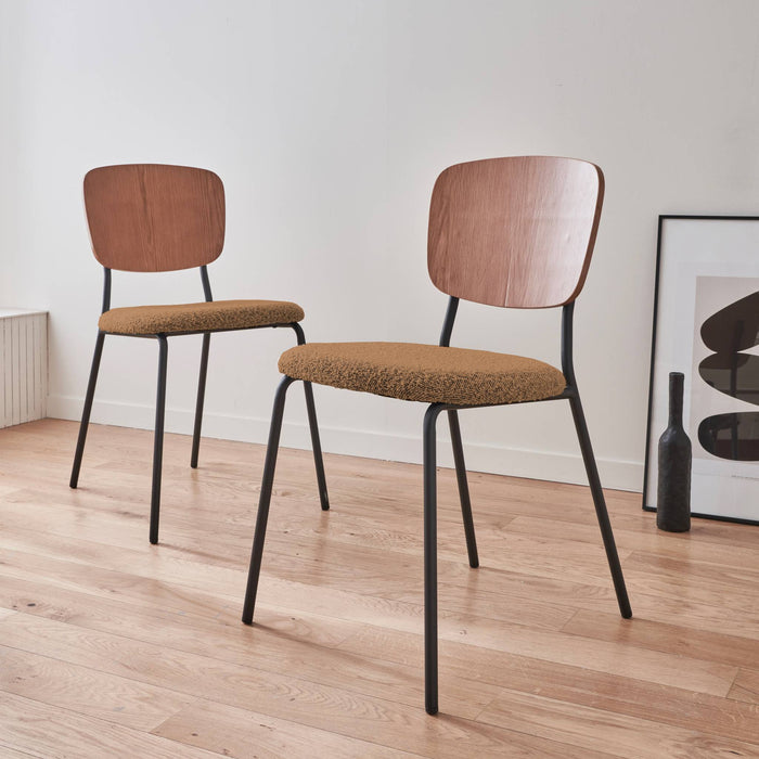 sweeek - Bouclé zitting en houten rugleuning stoel, set van 2