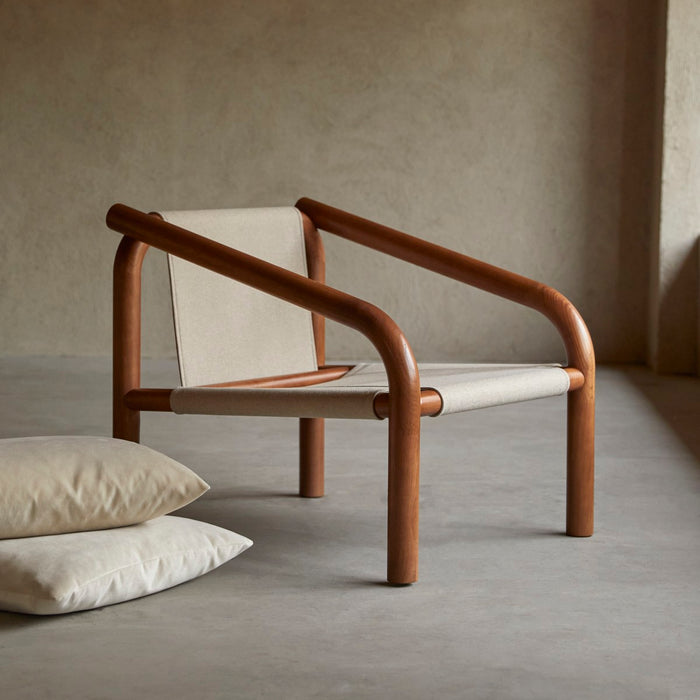 Tikamoon - Fauteuil van donker massief eikenhout en ecru stof