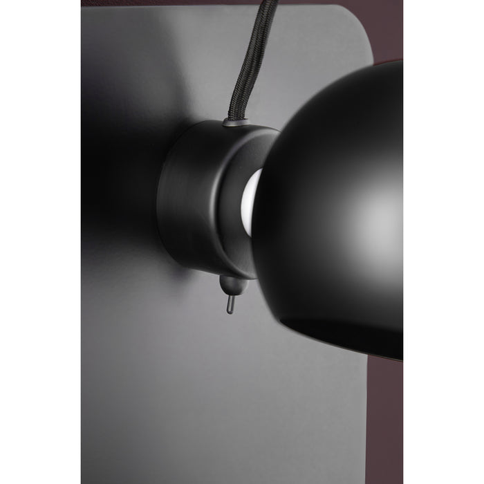 Frandsen Ball wandlamp met usb-poort mat zwart