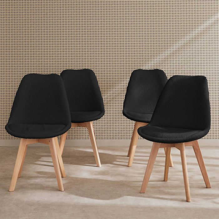 sweeek - Scandinavische boucléstoel met houten poten (set van 4)
