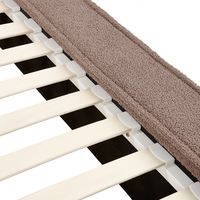 Beliani - LINARDS - Tweepersoonsbed - Bruin - 160 x 200 cm - Bouclé